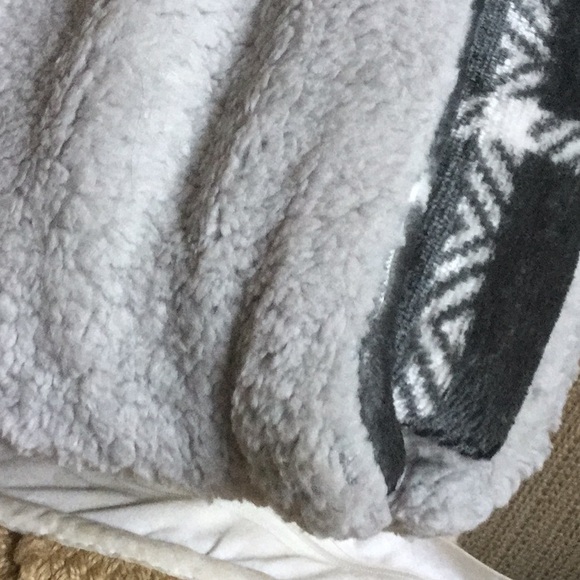 Amy Miller home plush throw blanket travel cabin valentine day gift home decor - Picture 3 of 5